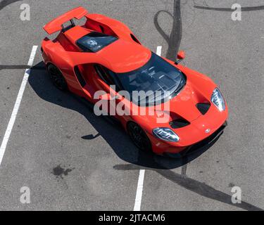 ROYAL OAK, MI/USA - 19. AUGUST 2022: Ein Ford GT 2022 auf der Ford Ausstellung auf der Woodward Dream Cruise Route. Stockfoto