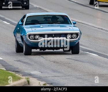 BLOOMFIELD HILLS, MI/USA - 20. AUGUST 2022: Ein 1972 Plymouth Road Runner auf der Woodward Dream Cruise Route. Stockfoto