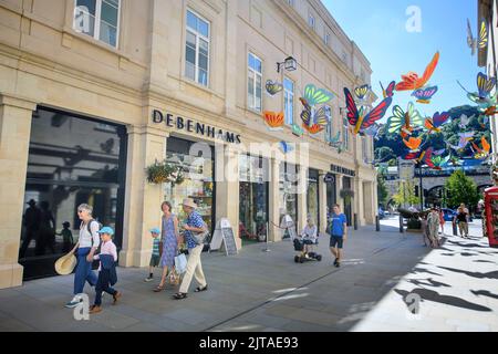 Das jetzt geschlossene Debenhams-Kaufhaus rund um den Spielzeugladen My Small World in der St. Lawrence Street, Bath Stockfoto