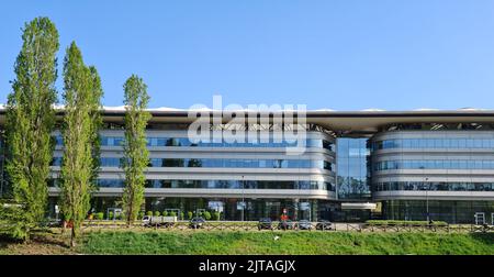 Der Campus Luigi Einaudi ist ein sehr moderner architektonischer Komplex am Fluss Dora, Sitz der Universität Turin Stockfoto