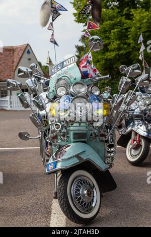 Mods vespa Custom Roller mit Spiegeln bedeckt Stockfoto