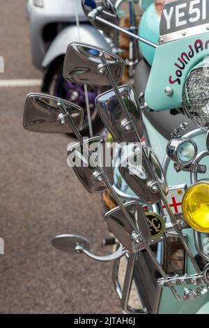 Mods vespa Custom Roller mit Spiegeln bedeckt Stockfoto