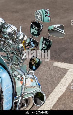 Mods vespa Custom Roller mit Spiegeln bedeckt Stockfoto