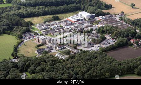 Luftaufnahme aus dem Nordosten von Wrightington, Wigan & Leigh NHS Foundation Trust Hospital Stockfoto