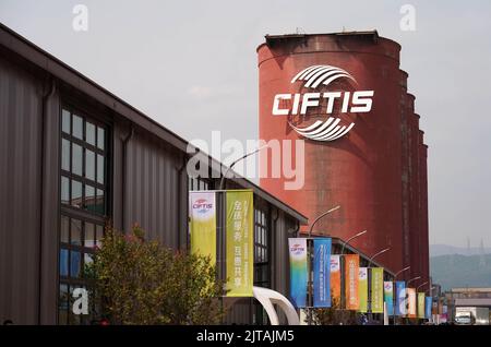 Peking, China. 29. August 2022. Das Foto vom 29. August 2022 zeigt einen Blick auf den Shougang Park in Peking, der Hauptstadt Chinas. Die China International Fair for Trade in Services (CIFTIS) 2022 findet vom 31. August bis 5. September im China National Convention Center und im Shougang Park in Peking statt. Quelle: Ren Chao/Xinhua/Alamy Live News Stockfoto