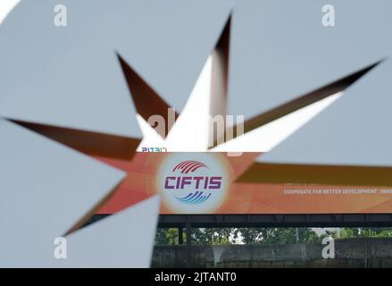 Peking, China. 29. August 2022. Das am 29. August 2022 aufgenommene Foto zeigt einen Veranstaltungsort der China International Fair for Trade in Services (CIFTIS) 2022 im Shougang Park in Peking, der Hauptstadt Chinas. Die CIFTIS 2022 findet vom 31. August bis 5. September in Peking im China National Convention Center und im Shougang Park statt. Quelle: Zhang Chenlin/Xinhua/Alamy Live News Stockfoto