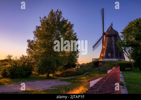 Karrebæk Mølle (Mühle Karrebaek) bei Sonnenuntergang, Karrebæksminde, Dänemark Stockfoto