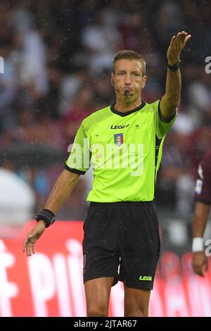 Salerno, Italien. 28. August 2022. Schiedsrichter Davide Massa reagiert während des Serie-A-Spiels zwischen Salernitana und UC Sampdoria im Stadio Arechi am 28. August 2022 in Salerno, Italien. Foto von Nicola Ianuale. Kredit: UK Sports Pics Ltd/Alamy Live Nachrichten Stockfoto