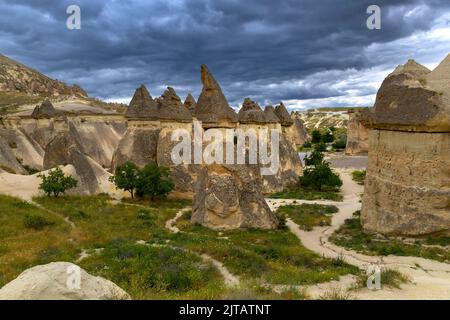 Rose Valley in goreme, türkei, Felsformationen. Stockfoto