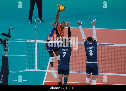 LJUBLJANA, SLOWENIEN - 29. AUGUST: Facundo Conte und Agustin Loser aus Argentinien während der Volleyball-Weltmeisterschaft der Männer in der FIVB - Pool F - Vorbereitungsphase-Spiel zwischen den Niederlanden und Argentinien in der Arena Stozice am 29. August 2022 in Ljubljana, Slowenien (Foto: Borut Zivulovic/BSR Agency) Stockfoto