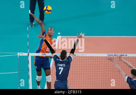 LJUBLJANA, SLOWENIEN - 29. AUGUST: Facundo Conte aus Argentinien während der Volleyball-Weltmeisterschaft der Männer in der FIVB - Pool F - Vorbereitungsphase des Spiels zwischen den Niederlanden und Argentinien in der Arena Stozice am 29. August 2022 in Ljubljana, Slowenien (Foto: Borut Zivulovic/BSR Agency) Stockfoto