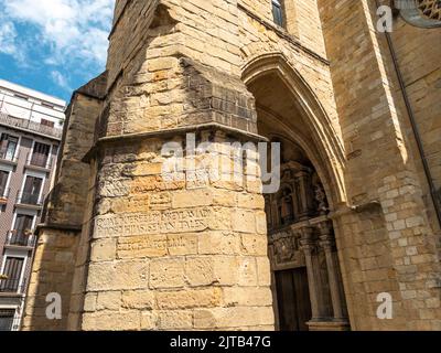 Portikus Detail der Kirche San Vicente. San Sebastian, Spanien. Stockfoto