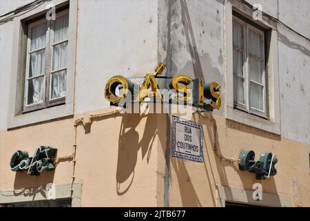 Altes Ladenschild in der Innenstadt von Coimbra Stockfoto