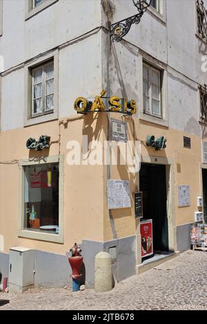 Altes Ladenschild in der Innenstadt von Coimbra Stockfoto