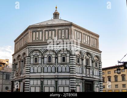 Baptisterium von Florenz mit seinen charakteristischen Tür des goldenen Spielsteine Stockfoto