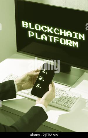 Text zeigt Inspiration Blockchain Platform. Wort für Cryptocurrency digitalen Austausch auf virtuellen Raum Lady Holding Puzzle Stück vertreten Stockfoto