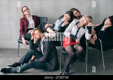 Jährliche Prüfung Überarbeiten Müdigkeit Manager schlafen Stockfoto