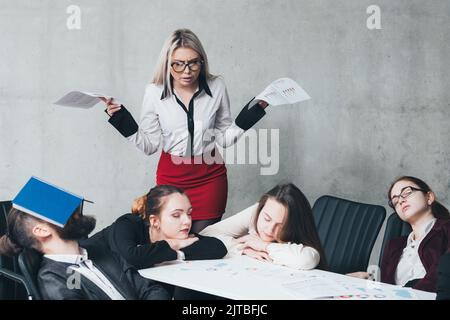 Abrechnungszeitraum Überarbeiten Team Schlaftisch Stockfoto