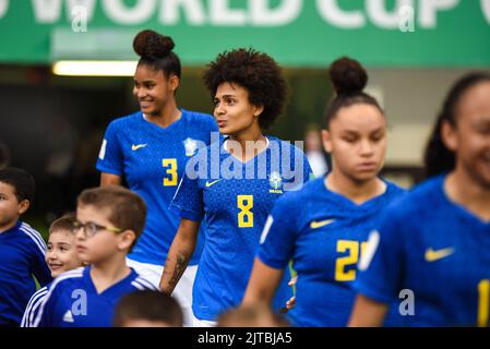 SAN JOSE, Costa Rica: Brasilianische Spieler treten vor dem Spiel zwischen Brasilien und den Niederlanden für das Play-off auf dem dritten Platz ein Stockfoto