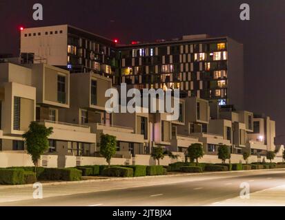 Dubai, VAE - 08.16.2022 - Nahaufnahme eines modernen Stadthauses im Dubai South District Stockfoto