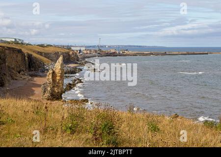 Blick nach Norden vom Nose's Point über Chemical Beach in Richtung Seaham Harobur in der Grafschaft Durham, Nordostengland. Stockfoto