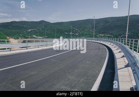 Schnellstraße auf der Halbinsel Peljesac im Bau Stockfoto