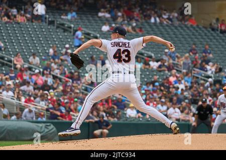 Minneapolis, US, August 28 2022: Minnesota Pitcher Aaron Sanchez(43) wirft einen Pitch während des Spiels mit San Francisco Giants und Minnesota Twins, die im Target Field in Minneapolis Mn ausgetragen werden. David Seelig/Cal Sport Medi Stockfoto