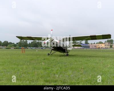 Balashikha, Region Moskau, Russland - 25. Mai 2021: Russisches leichtes Mehrzweckflugzeug Viscount V100 auf einem Flugplatz in Tschyornoe beim Aviation Festival Sk Stockfoto