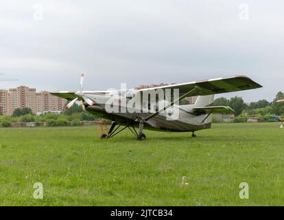 Balashikha, Region Moskau, Russland - 25. Mai 2021: Russisches leichtes Mehrzweckflugzeug Viscount V100 auf einem Flugplatz in Tschyornoe beim Aviation Festival Sk Stockfoto