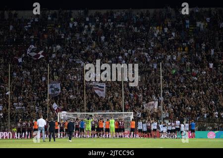 Stadion Oreste Granillo, Reggio Calabria, Italien, 28. August 2022, Fans von Renggina und Team Reggina während Reggina 1914 gegen FC Sudtirol - Italienisch so Stockfoto