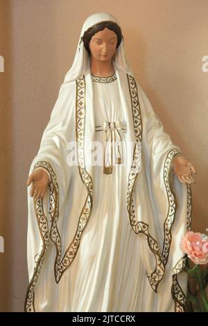 Vierge-Marie. Statue. Eglise Saint-André. Domancy. Haute-Savoie. Auvergne-Rhône-Alpes. Frankreich. Europa. Stockfoto