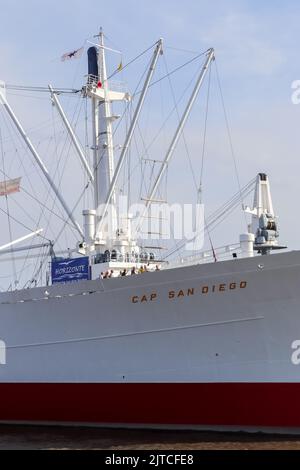 Hamburg, Deutschland, 27. August 2022, schöne Aussicht auf das berühmte Cap San Diego Schiff im Hamburger Hafen Stockfoto