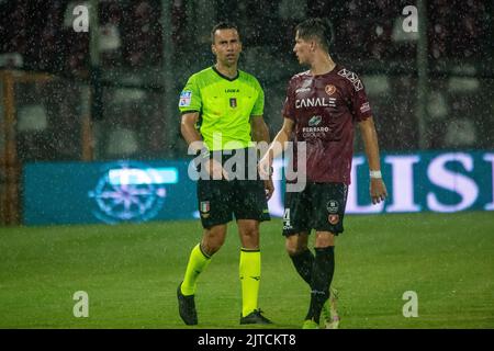 Reggio Calabria, Italien. 28. August 2022. Daniele Rutella refree during Reggina 1914 vs FC Sudtirol, Ital Soccer Serie B match in Reggio Calabria, Italy, August 28 2022 Credit: Independent Photo Agency/Alamy Live News Stockfoto