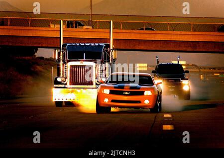 18 Wheeler, Chevrolet Camaro, GMC TOPKICK 6500, Transformatoren, 2007 Stockfoto