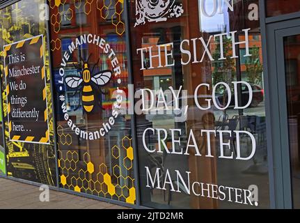 Am sechsten Tag schuf Gott Manchester, LoveManchester, WeLoveManchester, This is Manchester,Wir machen die Dinge hier anders Stockfoto