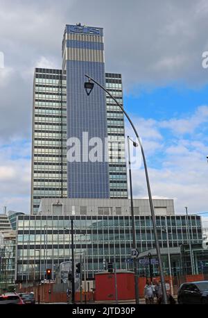 CIS Gebäude Manchester, CIS Tower, Solarpaneel verkleideter Serviceturm, Wolkenkratzer auf der Miller Street Stockfoto