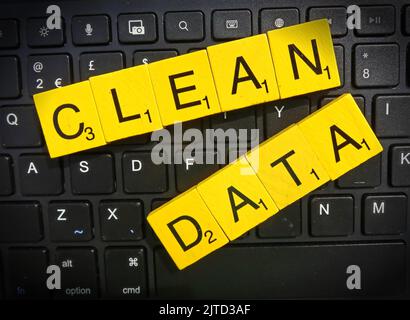 Datenqualität, geschrieben in Scrabble Letters - Clean Data & Data Cleansing Stockfoto