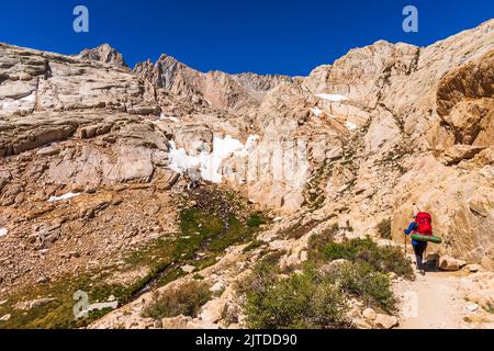 Wanderer auf dem Mount Whitney Trail, John Muir Wilderness, Kalifornien USA Stockfoto