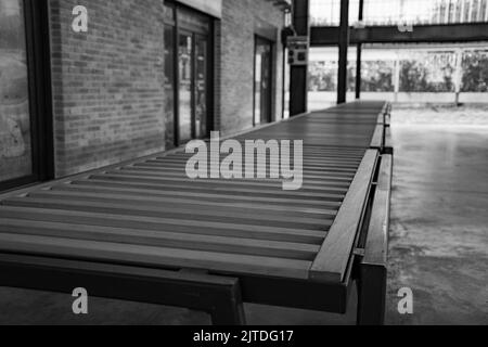 Leere Bauernmarkthalle wartet auf die Rückkehr der Händler Stockfoto