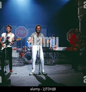 The Hollies, britische Pop und Rock Band, mit Sänger Allan Clark, Mitte, TV-Auftritt in Deutschland, 1983. The Hollies, britische Rock- und Pop-Band mit Sänger Allan Clark, Mitte, TV-Auftritt in Deutschland, 1983. Stockfoto