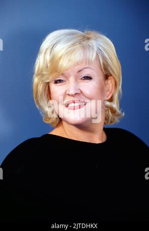 Angelika Milster, deutsche Sängerin, Schauspielerin und Musicaldarstellerin, Portrait, Deutschland, 1996. Angelika Milster, deutsche Sängerin, Schauspielerin und Musikerin, Portrait, Deutschland, 1996. Stockfoto