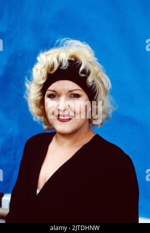 Angelika Milster, deutsche Sängerin, Schauspielerin und Musicaldarstellerin, Portrait, Deutschland, 1993. Angelika Milster, deutsche Sängerin, Schauspielerin und Musikerin, Portrait, Deutschland, 1993. Stockfoto