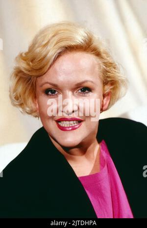 Angelika Milster, deutsche Sängerin, Schauspielerin und Musicaldarstellerin, Portrait, Deutschland, 1990. Angelika Milster, deutsche Sängerin, Schauspielerin und Musikerin, Portrait, Deutschland, 1990. Stockfoto