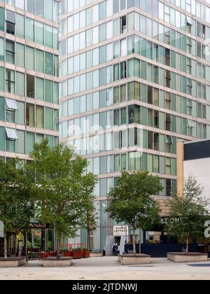 The Hub, Milton Keynes, eine moderne Entwicklung von Wohnungen, Büros und Restaurants in der Nähe des Stadtzentrums. Buckinghamshire, Großbritannien Stockfoto