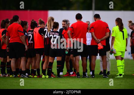 Mailand, Italien. 28. August 2022. AC Mailand Team während AC Mailand - ACF Fiorentina, 1. Turn of Serie A Femminile Tim 2022/23 in Centro P. Vismara - Puma House of Football, Mailand, Lombardei, Italien, 28/08/22 Credit: Independent Photo Agency/Alamy Live News Stockfoto