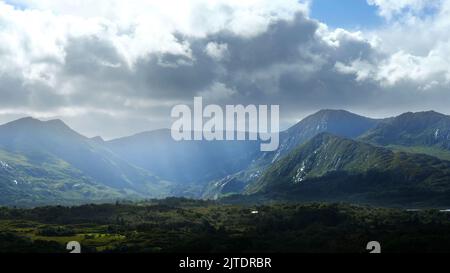 Tha Caha Mountains auf der Beara Peninsula, County Kerry, Irland - John Gollop Stockfoto