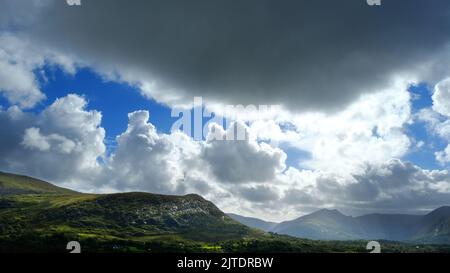 Tha Caha Mountains auf der Beara Peninsula, County Kerry, Irland - John Gollop Stockfoto