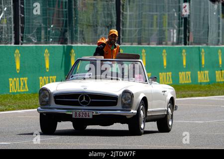 Francorchamps, Mezzolombardo, Belgien. 28. August 2022. Der australische Fahrer DANIEL RICCIARDO (McLaren Team F1) während der Pilotenparade des 2022 FIA Formel 1 Grand Prix von Belgien auf dem Circuit de Spa-Francorchamps in Francorchamps, Belgien. (Bild: © Daisy Facinelli/ZUMA Press Wire) Stockfoto