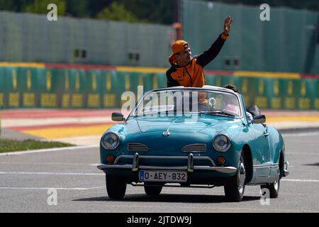 Francorchamps, Mezzolombardo, Belgien. 28. August 2022. Der britische Fahrer LANDO NORRIS (McLaren F1 Team) während der Pilotenparade des 2022 FIA Formel 1 Grand Prix von Belgien auf dem Circuit de Spa-Francorchamps in Francorchamps, Belgien. (Bild: © Daisy Facinelli/ZUMA Press Wire) Stockfoto