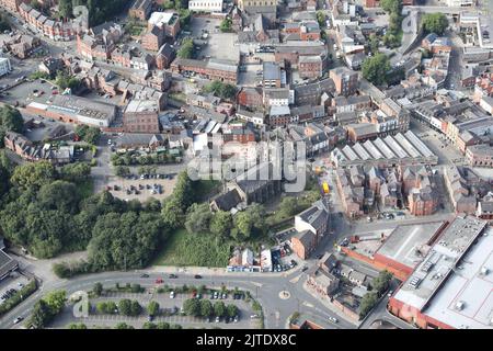 Luftaufnahme der Pfarrkirche Saint Mary's und der Markthalle in Stockport, Greater Manchester Stockfoto